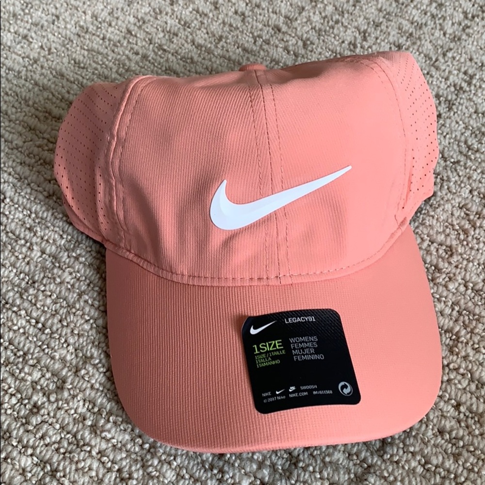 Nike Women’s AeroBill Hat